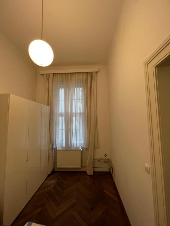 Quiet And Cozy In The Center Apartment